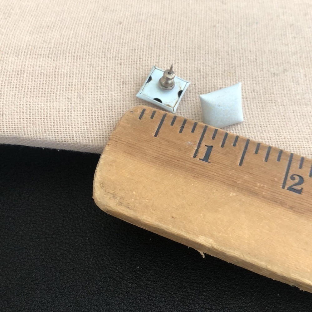 Vintage Square Pierced Earrings - Picture 3 of 3